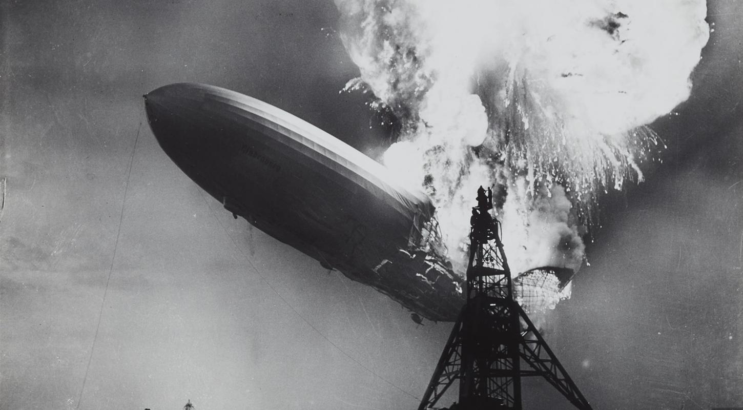 Vzducholoď Hindenburg v plamenech | Svědek slavné katastrofy na našem trhu